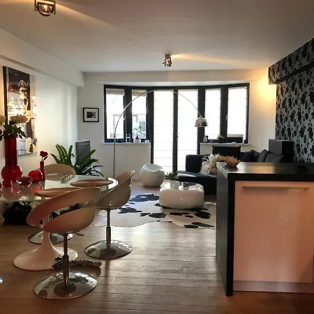 Cosy And Trendy 75m2 With Balcony - Centrally Located - Lippenslaan