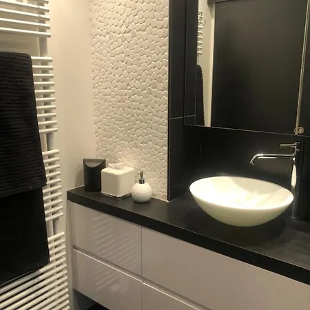 Cosy And Trendy 75m2 With Balcony - Centrally Located - Lippenslaan Appartement *